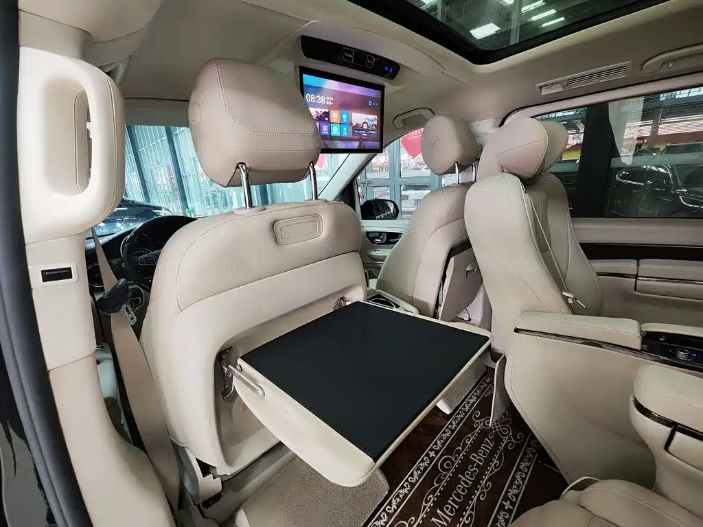 Mercedes-Benz V-Class 2021 — фото 23