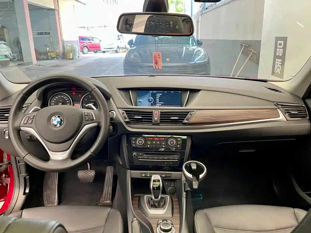 BMW X1 2015 — фото 8