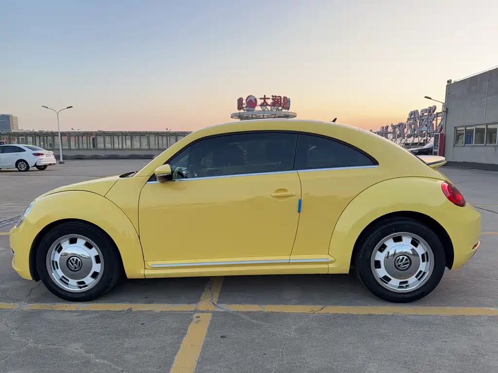 Volkswagen Beetle 2015 — фото 7