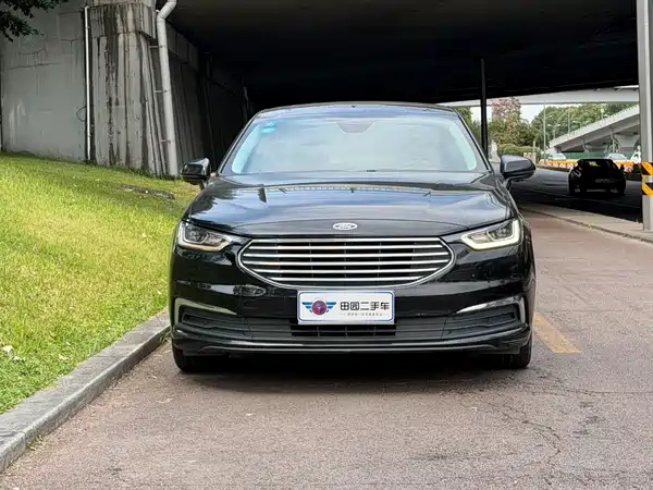 Ford Taurus 2020