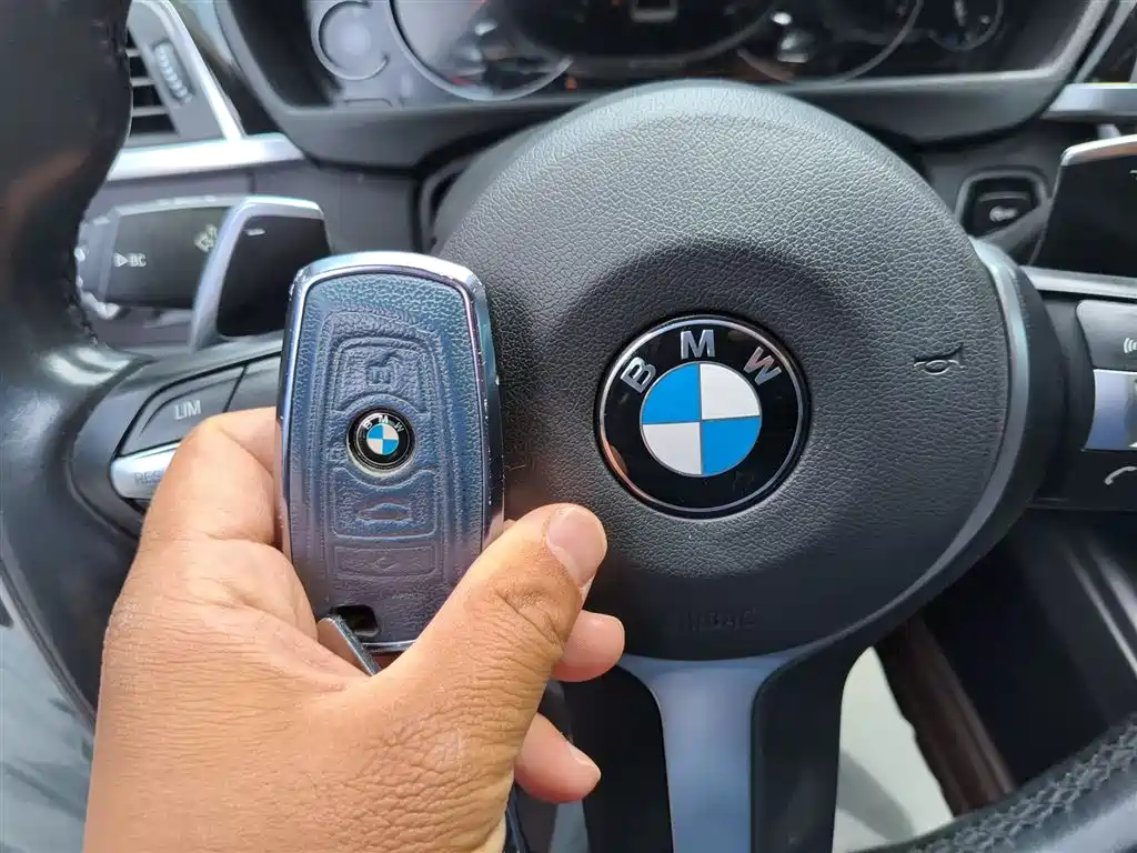 BMW 3 Series 2018 — фото 12