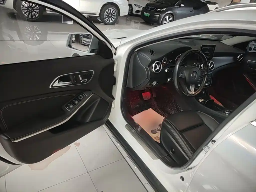 Mercedes-Benz GLA 2018 — фото 16