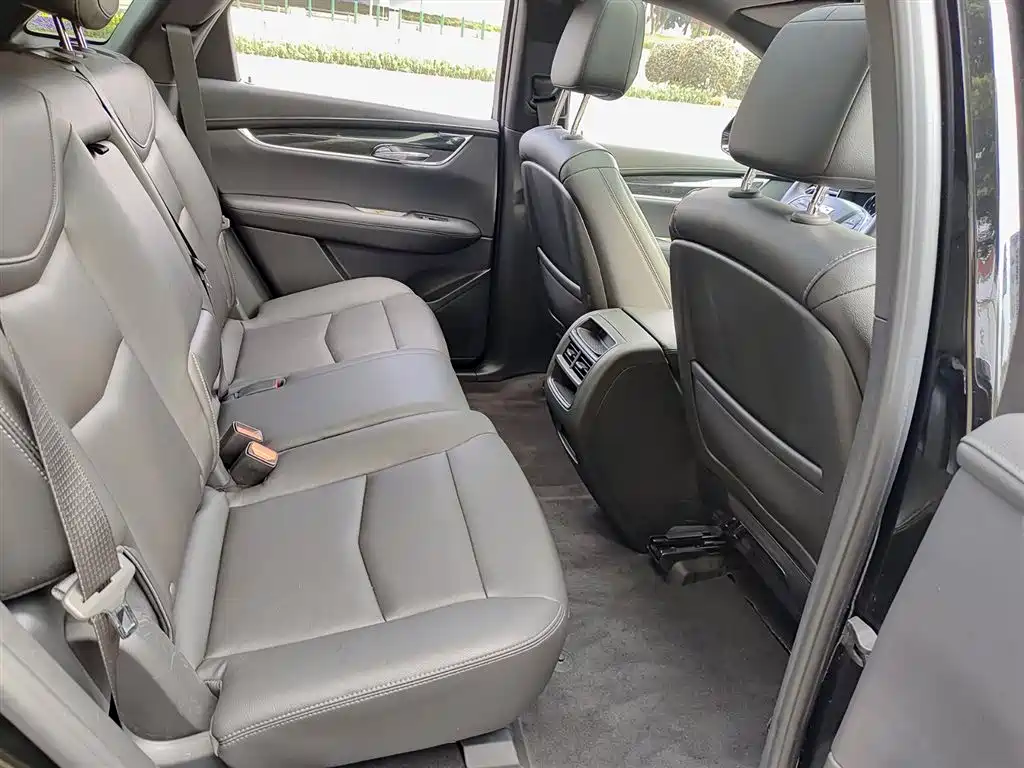 Cadillac XT5 2022 — фото 11
