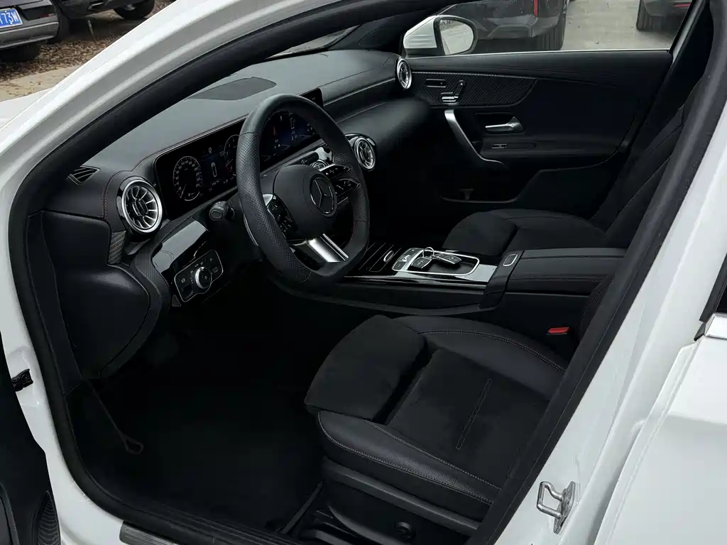 Mercedes-Benz A-Class 2025 — фото 3