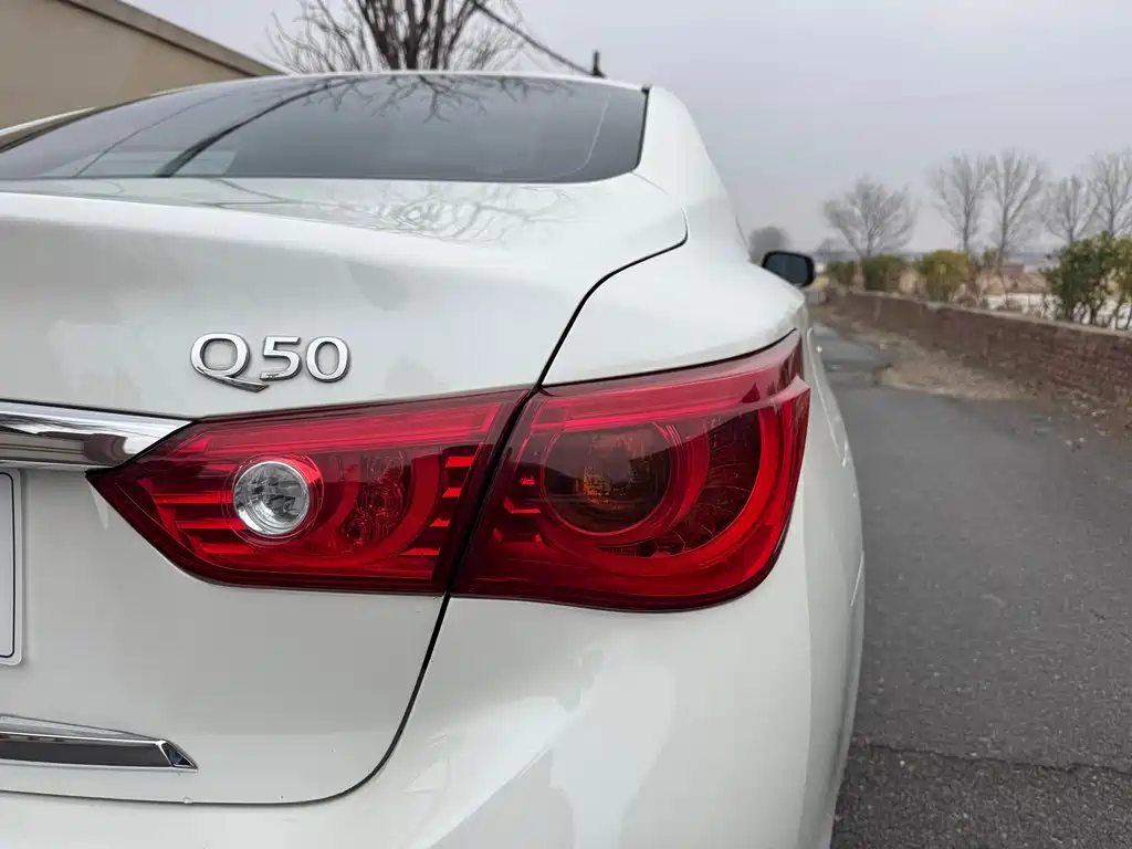 Infiniti Q50L 2015 — фото 27