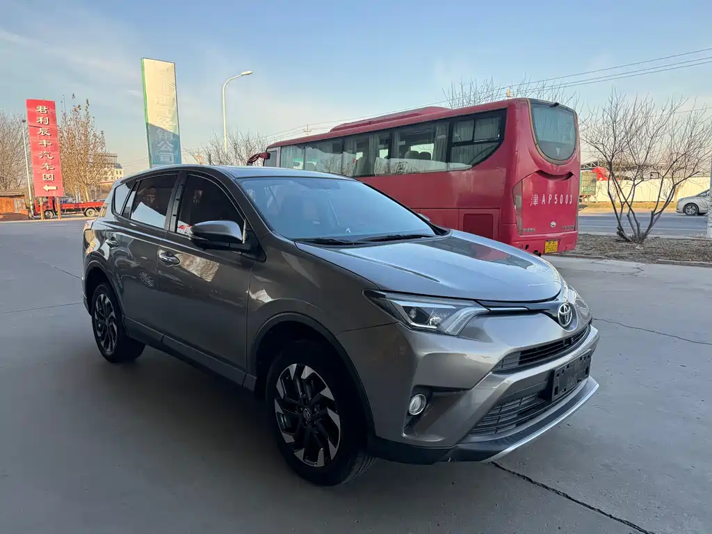 Toyota RAV4 2016 — фото 3