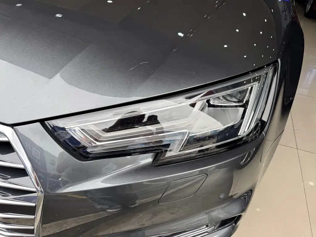 Audi A4L 2019