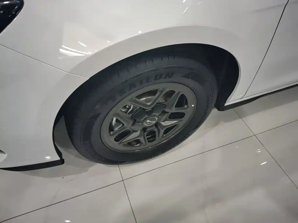 BYD Seal 05 DM-i 2026 — фото 23