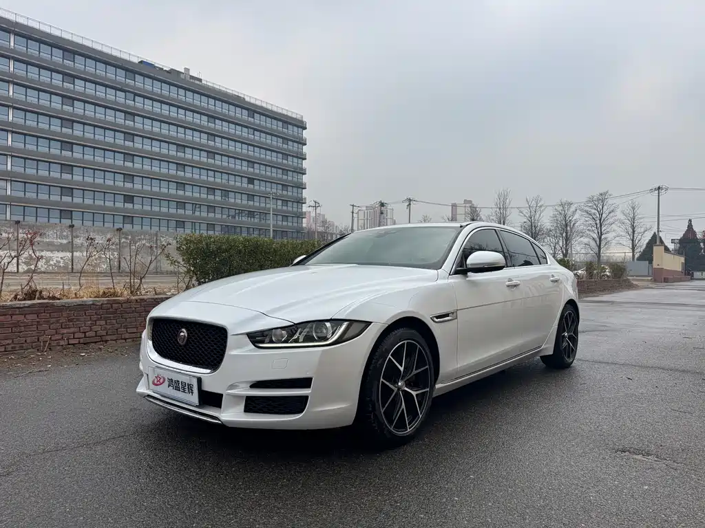 Jaguar XEL 2018 — фото 1