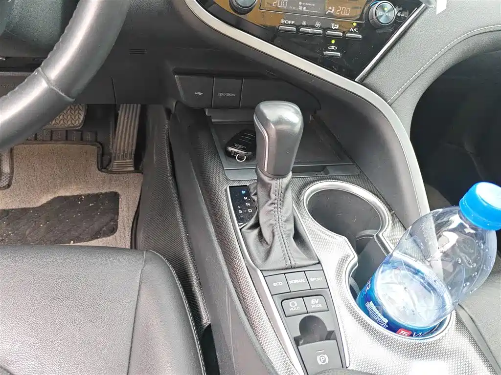 Toyota Camry 2022 — фото 14