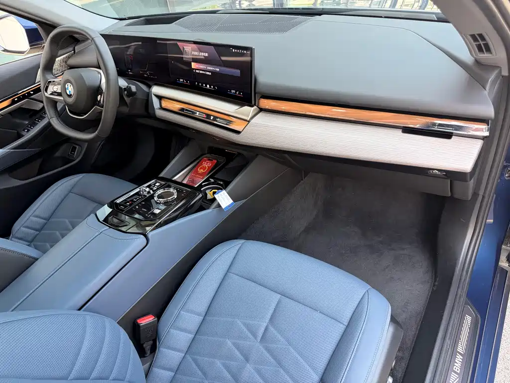 BMW 5 Series — фото 25