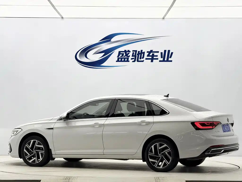 Volkswagen Sagitar 2022