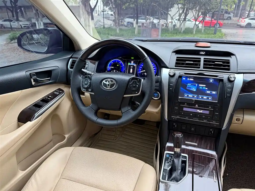 Toyota Camry 2017 — фото 8