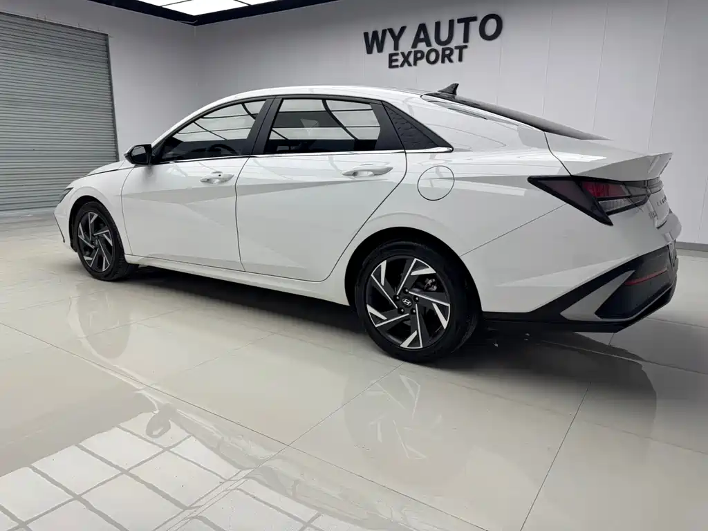 Hyundai Elantra 2023