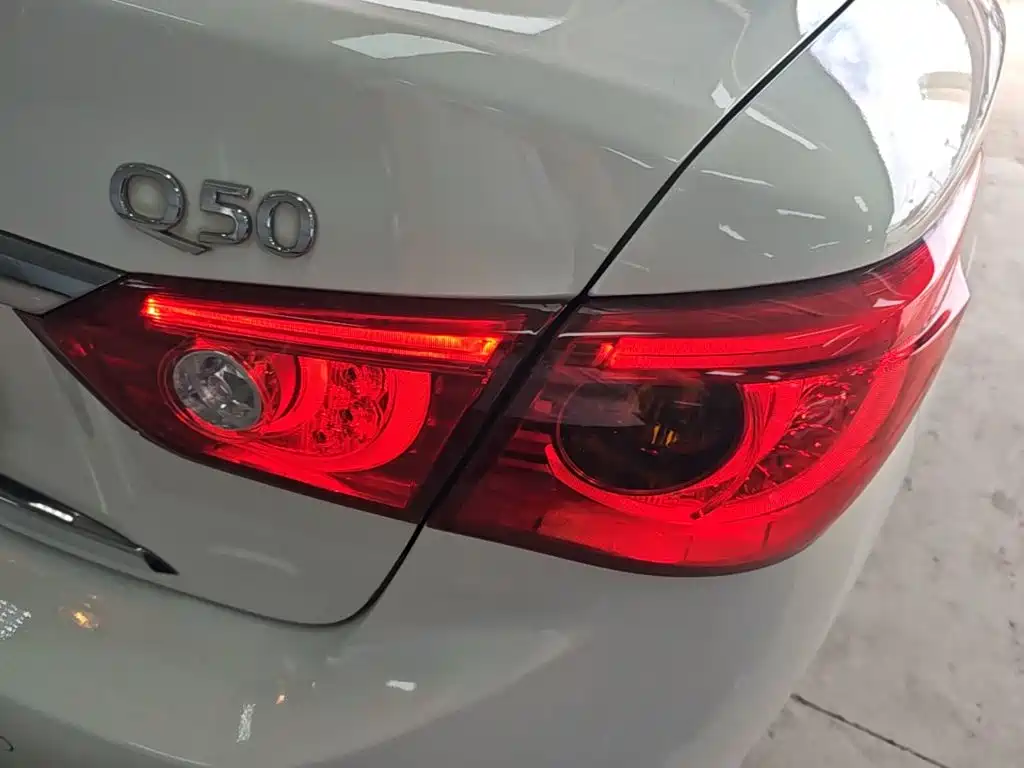 Infiniti Q50 2015 — фото 8
