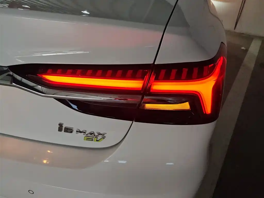 Roewe i6 MAX New Energy 2024 — фото 8