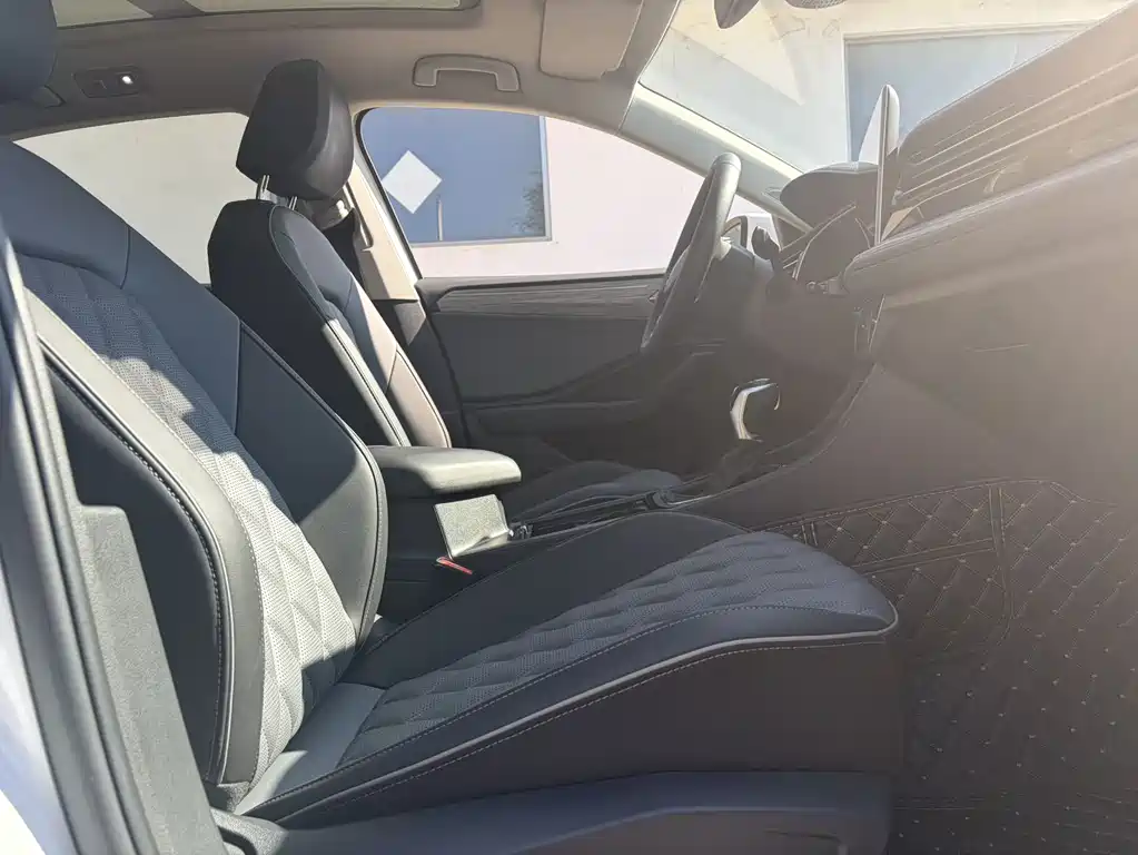 Volkswagen Sagitar 2022