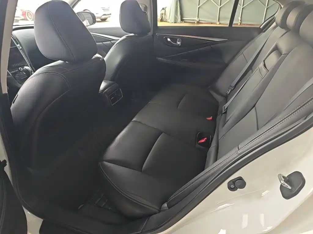 Infiniti Q50 2015 — фото 17