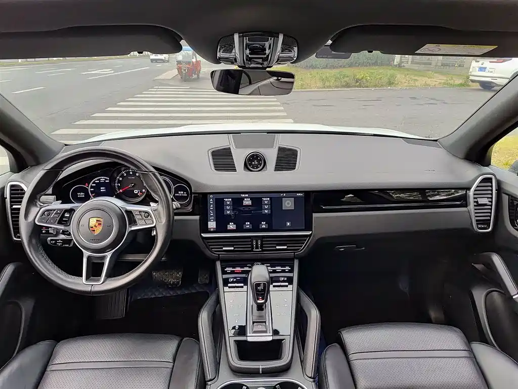 Porsche Cayenne 2019 — фото 10