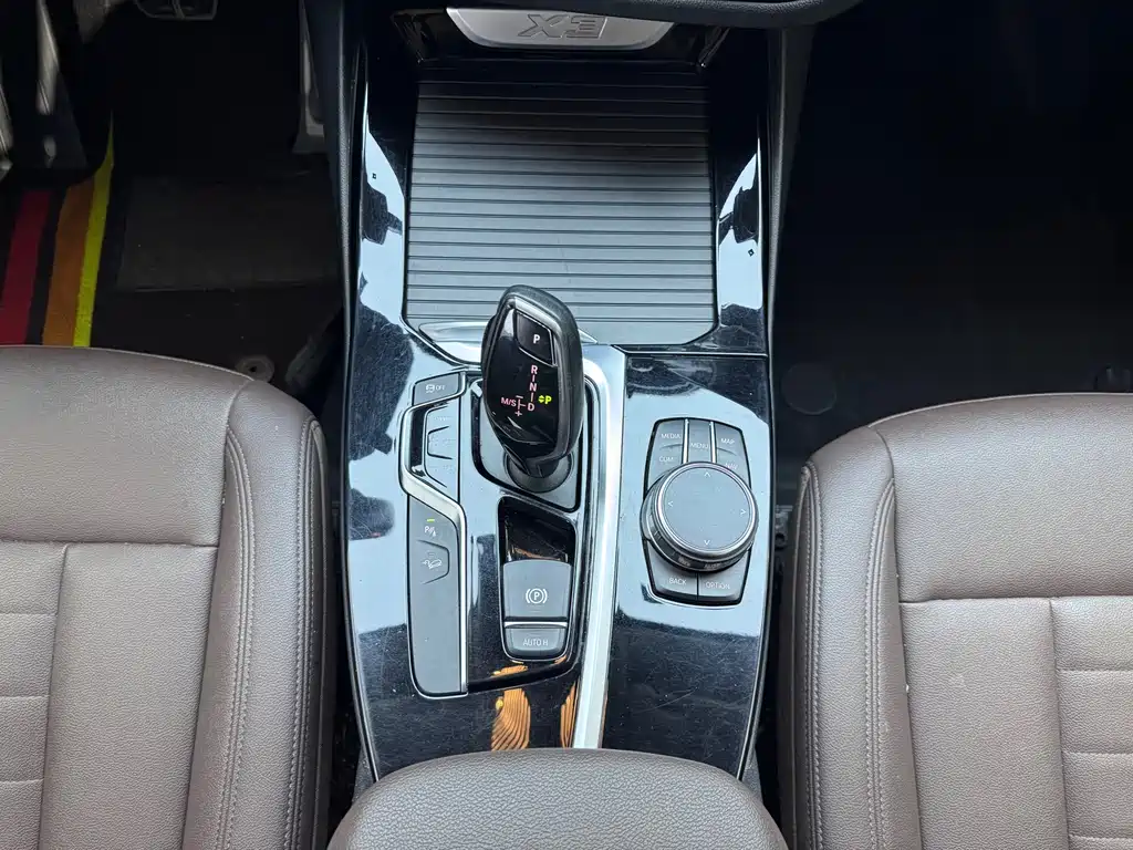 BMW X3 2018 — фото 12