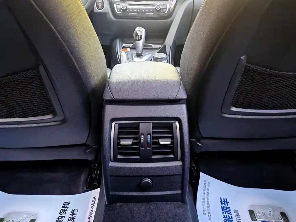 BMW 3 Series 2018 — фото 12