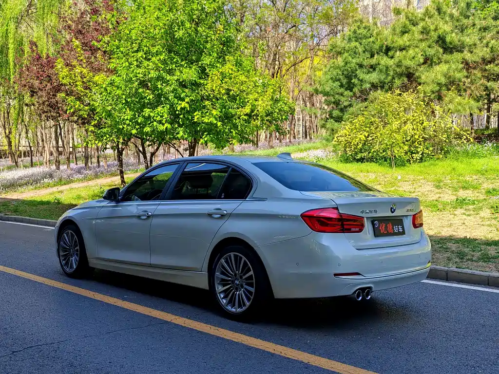 BMW 3 Series 2018 — фото 16