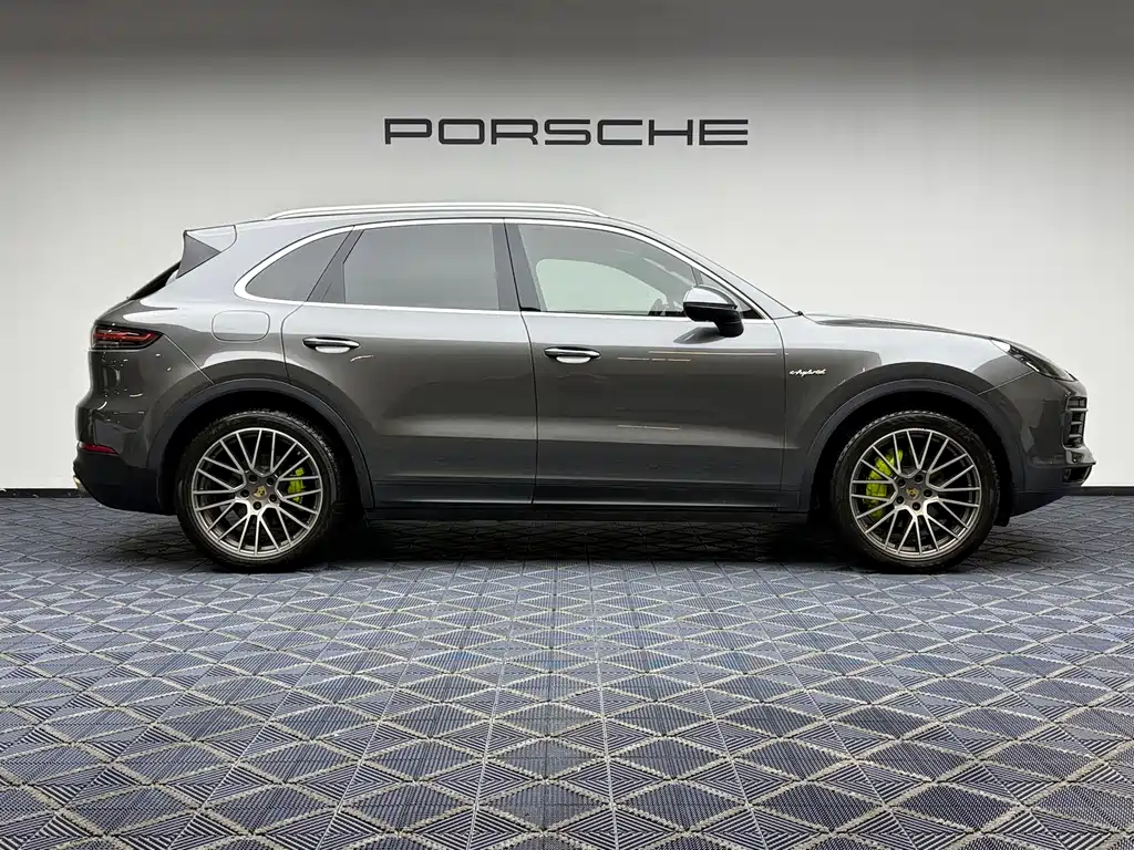 Porsche Cayenne Hybrid 2022 — фото 9