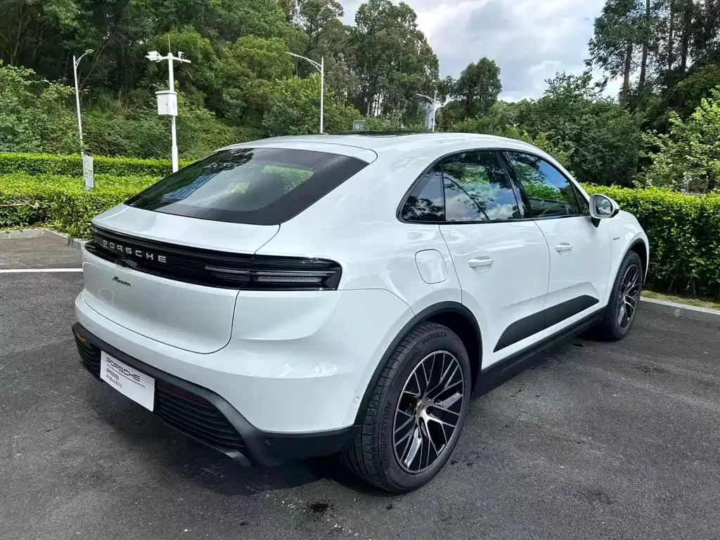 Porsche Macan EV 2026 — фото 11