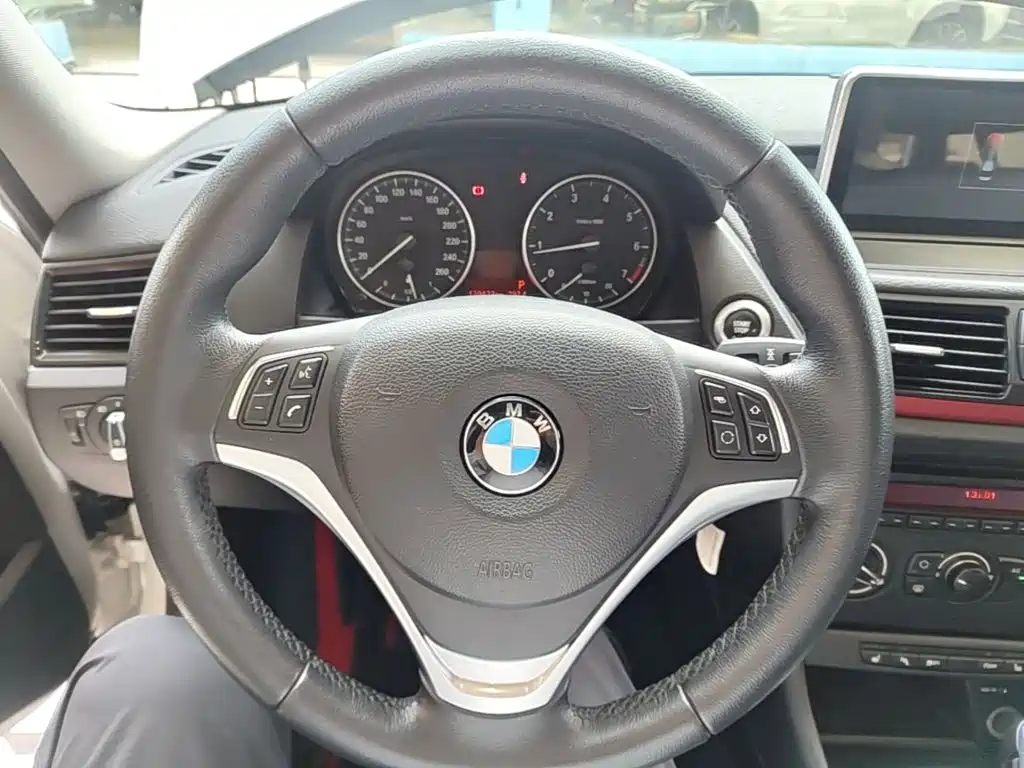 BMW X1 2015 — фото 11