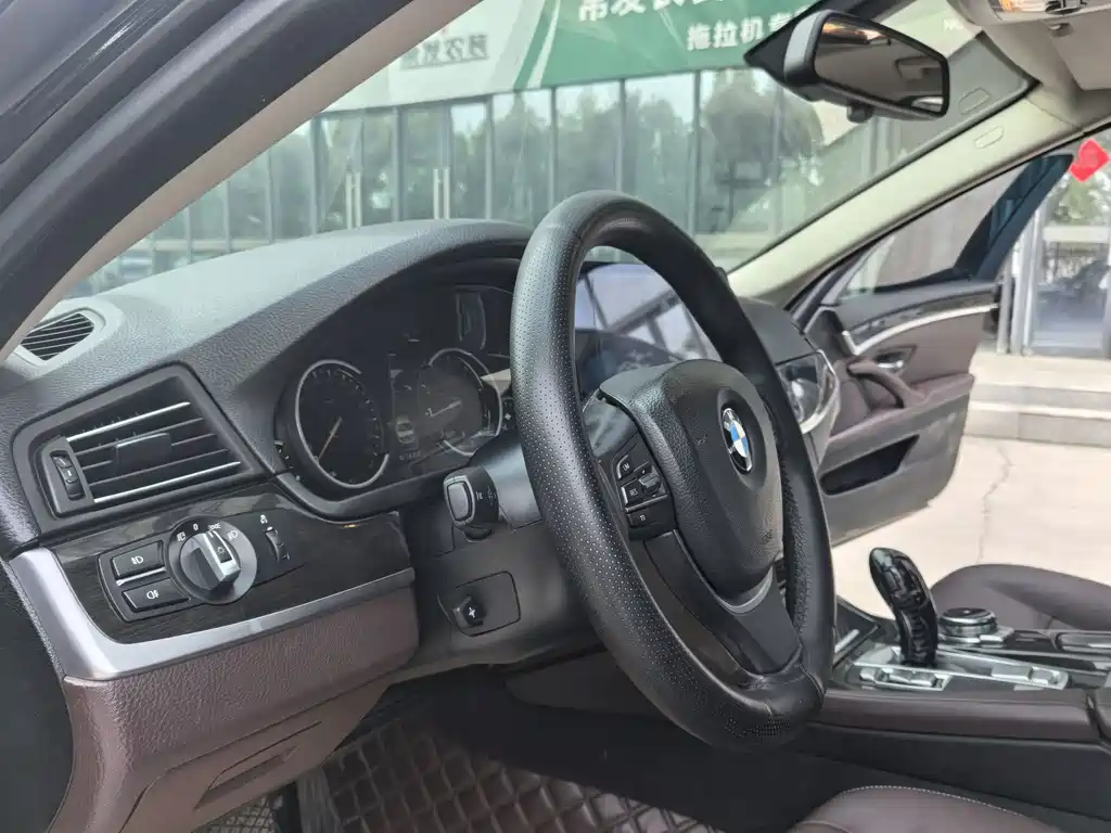 BMW 5 Series 2016 — фото 13