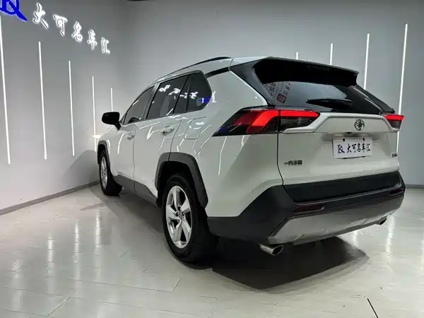 Toyota RAV4 2021