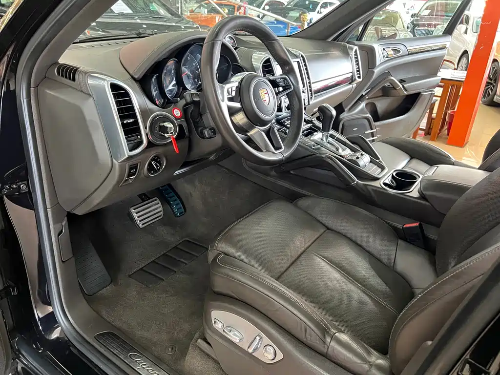 Porsche Cayenne 2015 — фото 12