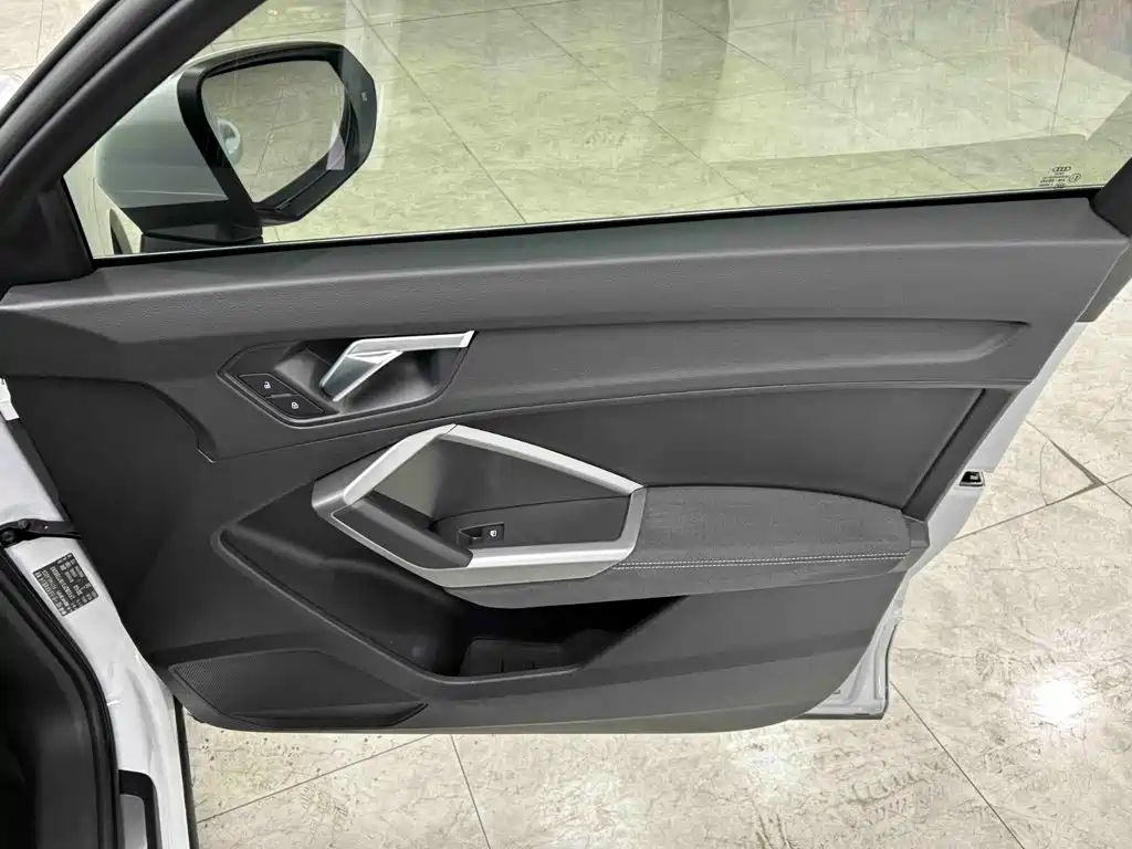 Audi Q3 2023 — фото 12