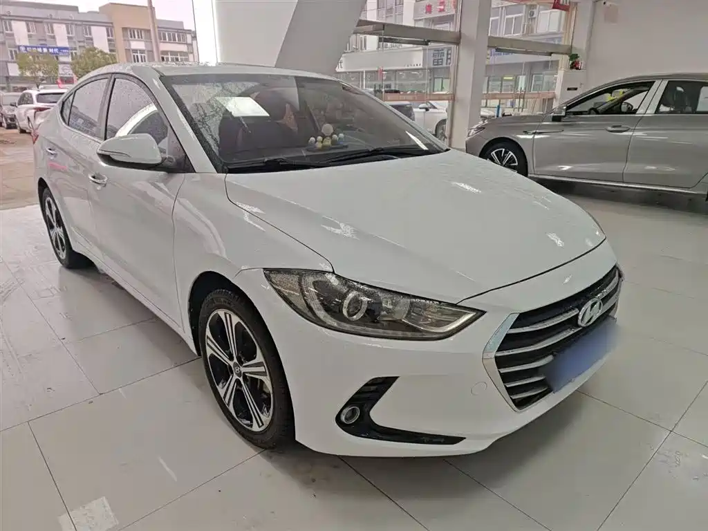 Hyundai Elantra 2018 — фото 4