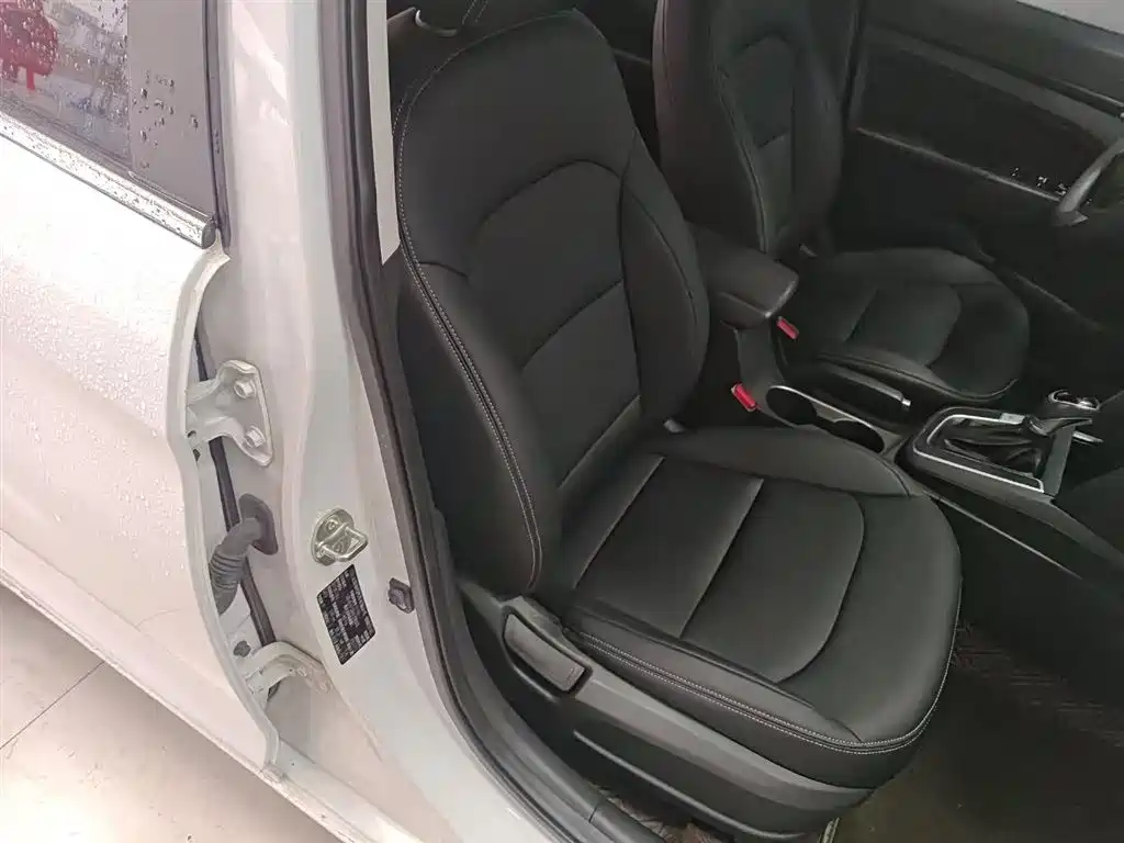 Hyundai Elantra 2018 — фото 25