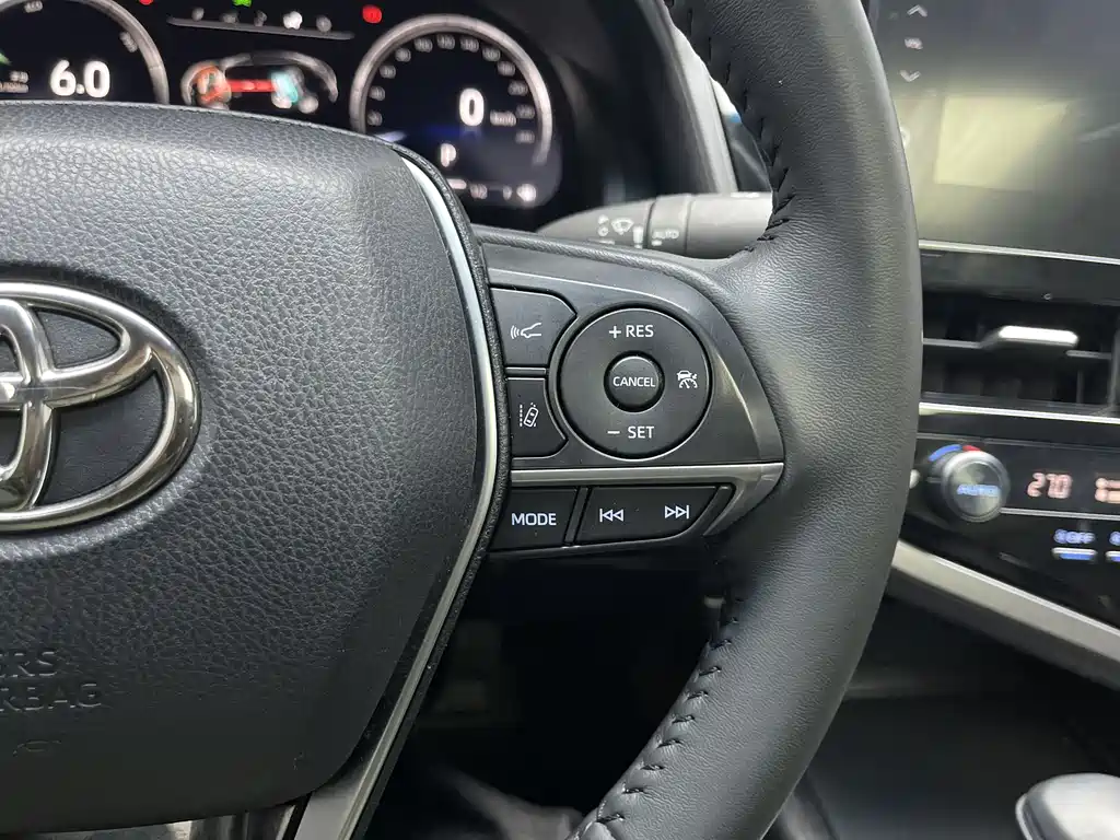 Toyota Camry 2023 — фото 10