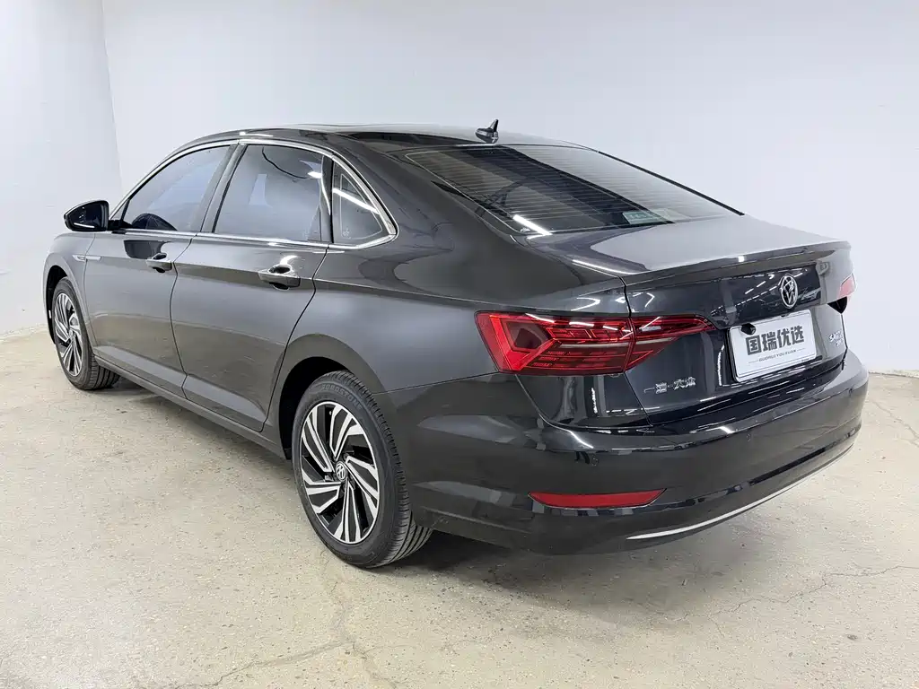 Volkswagen Sagitar 2022