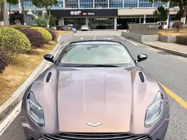 Aston Martin DB11 2022