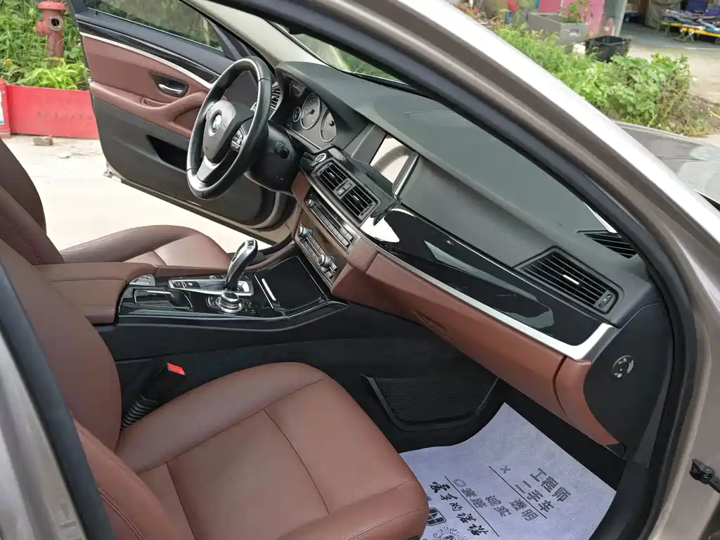 BMW 5 Series 2017 — фото 17