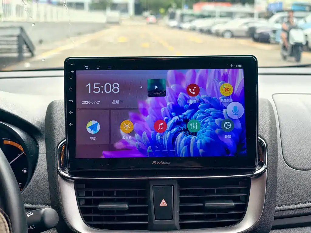 Toyota Yaris L 2022 — фото 16