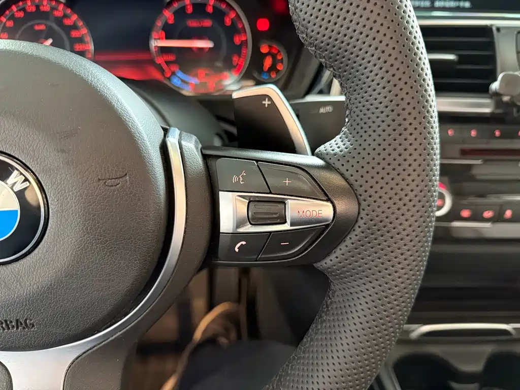 BMW 3 Series 2018 — фото 10