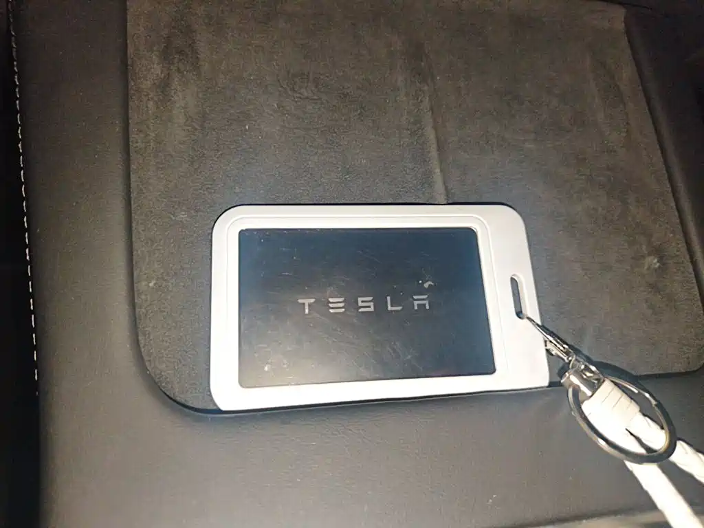 Tesla Model Y 2022 — фото 9