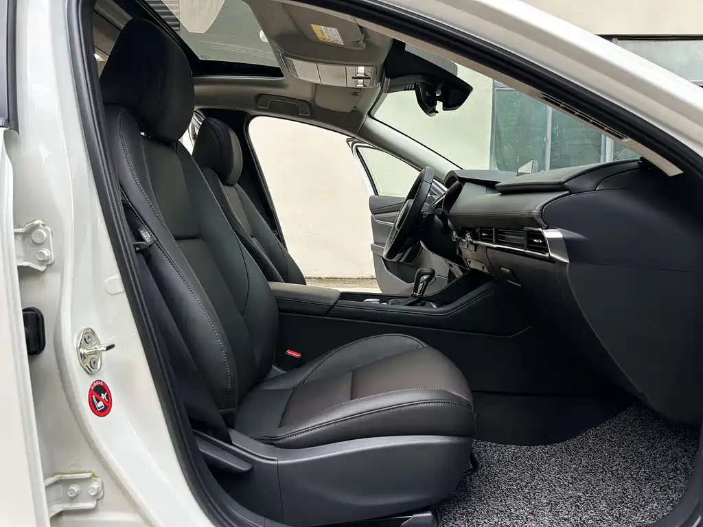 Mazda 3 Angkesela 2025