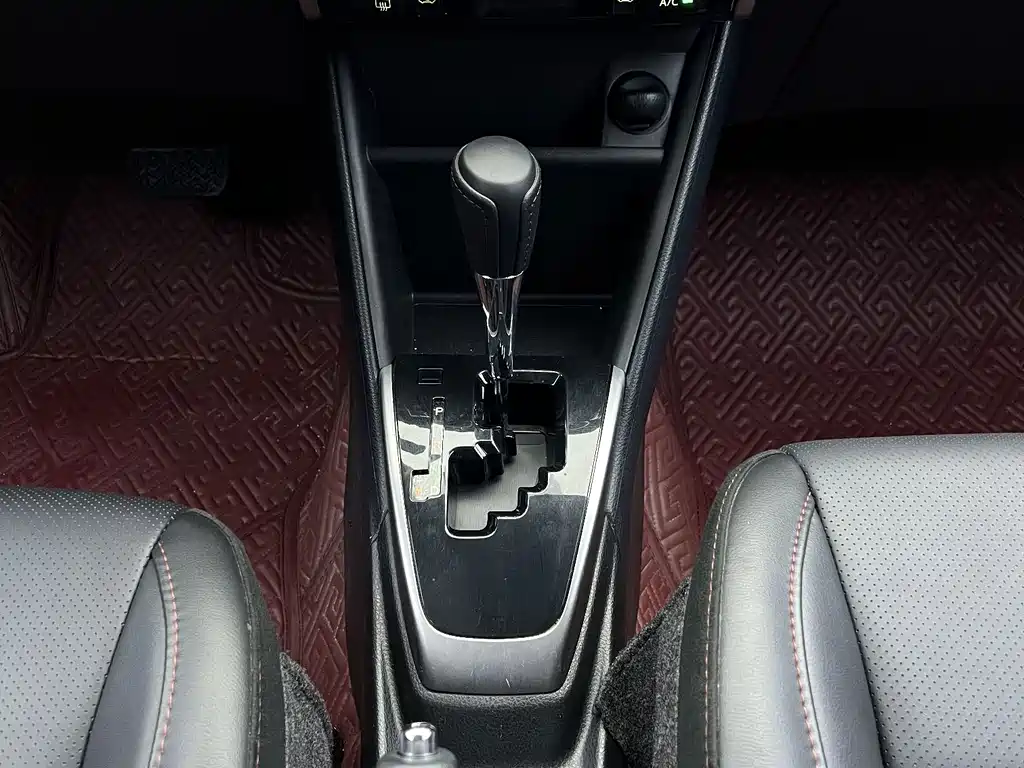 Toyota Yaris L 2022 — фото 10