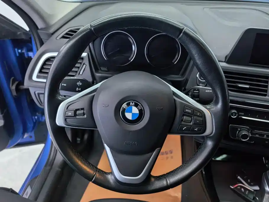 BMW 1 Series 2018 — фото 15