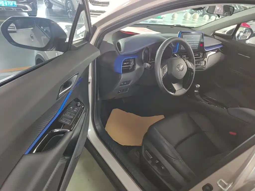 Toyota C-HR 2022 — фото 16