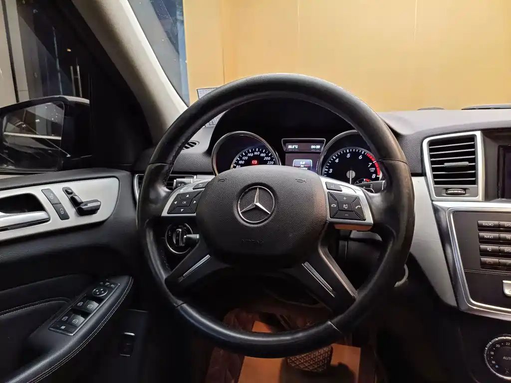 Mercedes-Benz M-Class 2015 — фото 14