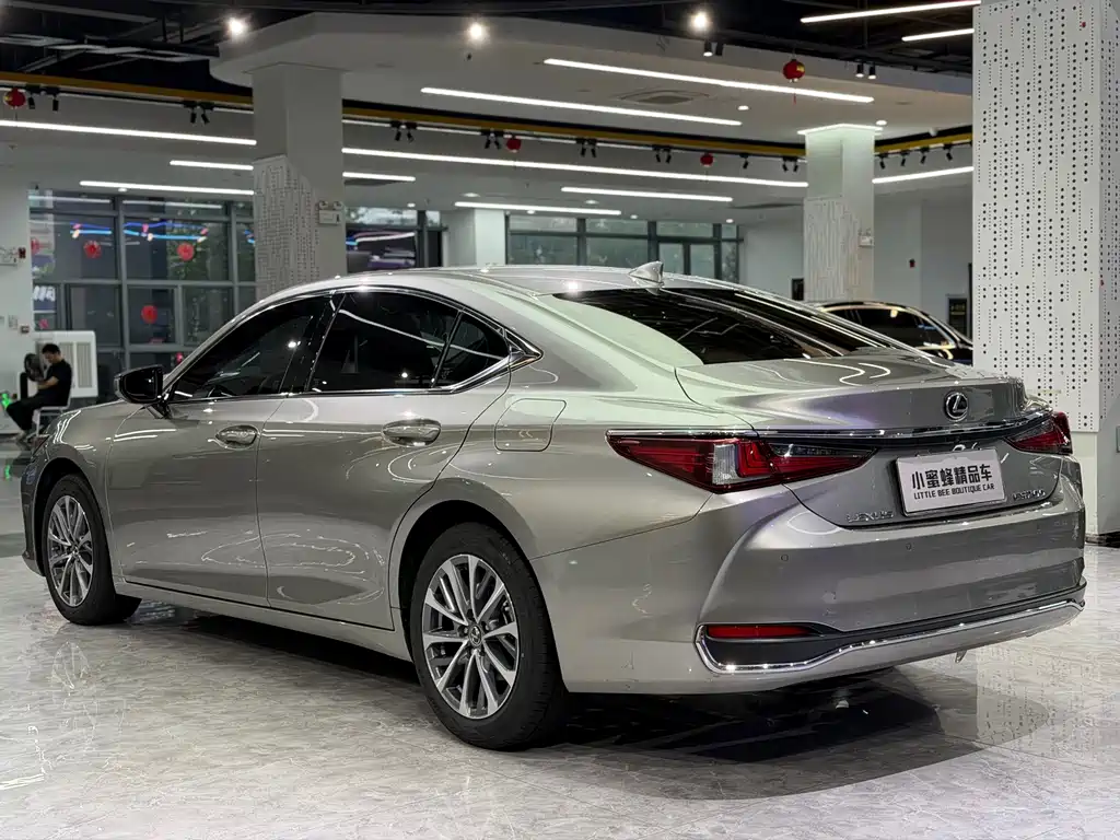 Lexus ES 2023 — фото 14
