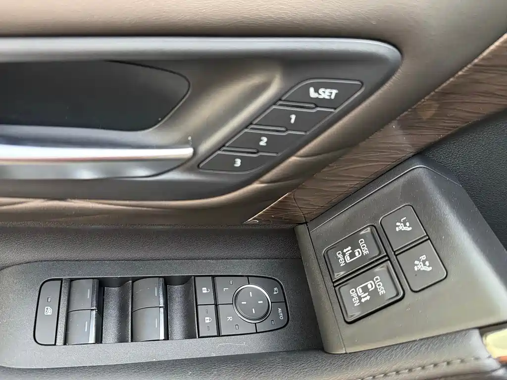 Toyota Alphard 2025 — фото 19