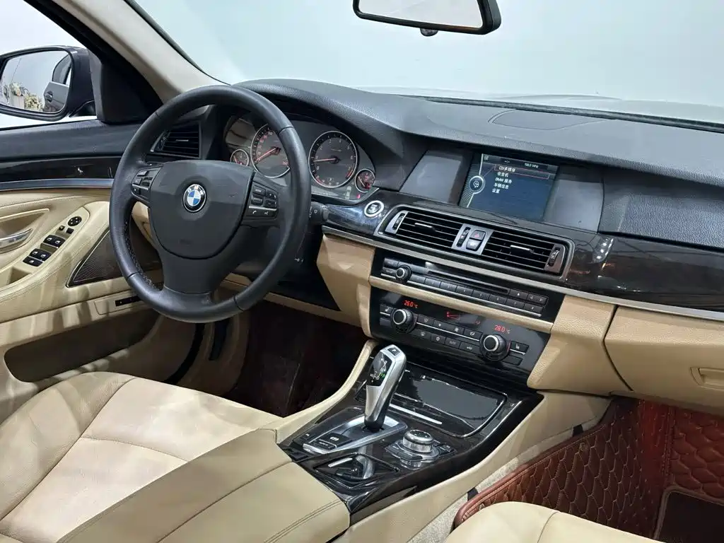 BMW 5 Series 2012 — фото 11
